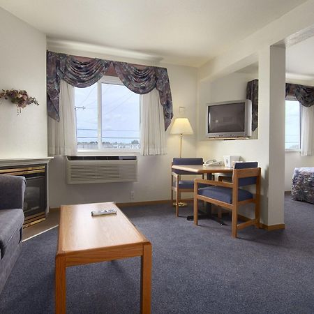 Hotel Super 8 By Wyndham Swift Current Zimmer foto
