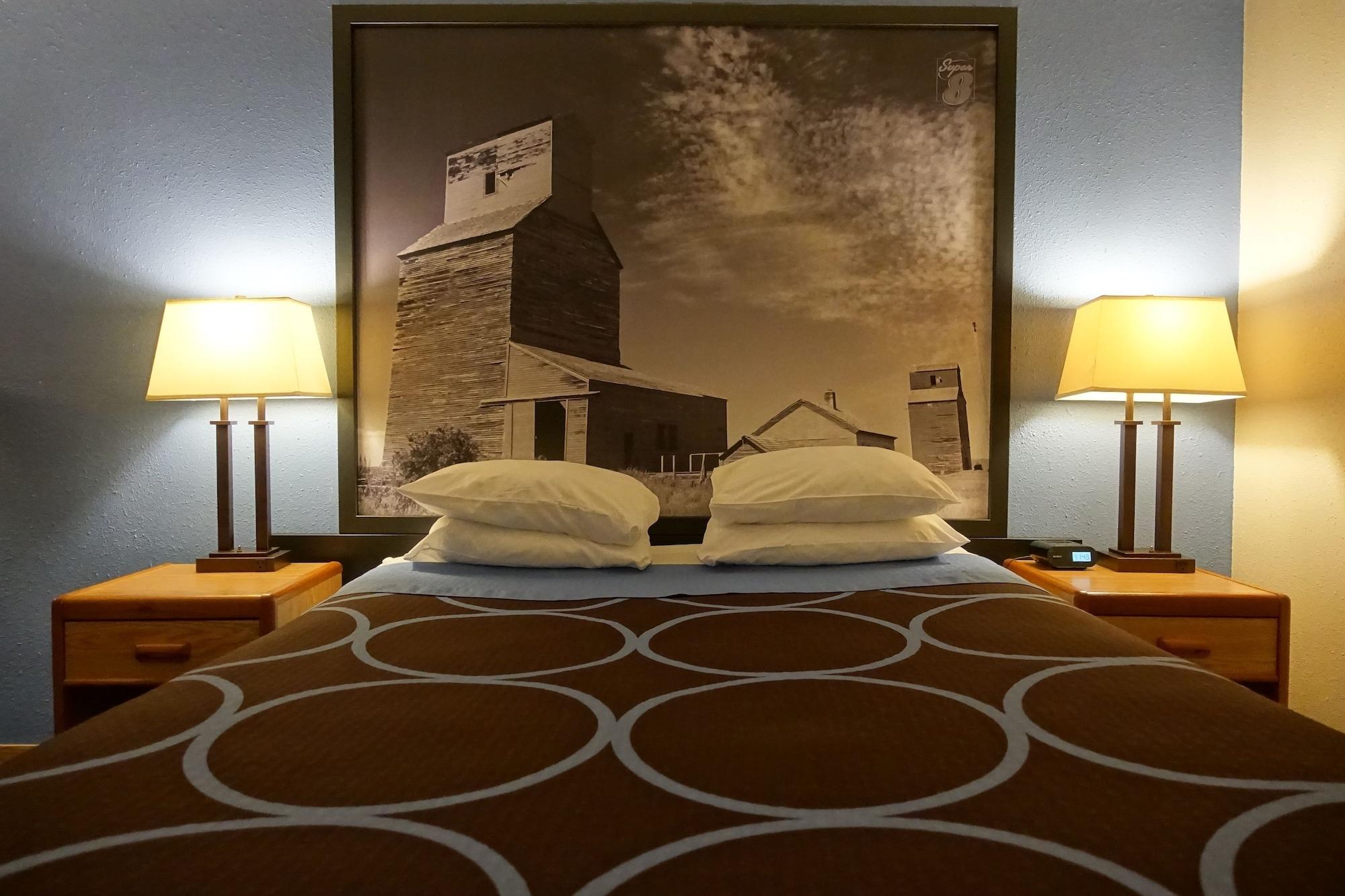 Hotel Super 8 By Wyndham Swift Current Exterior foto