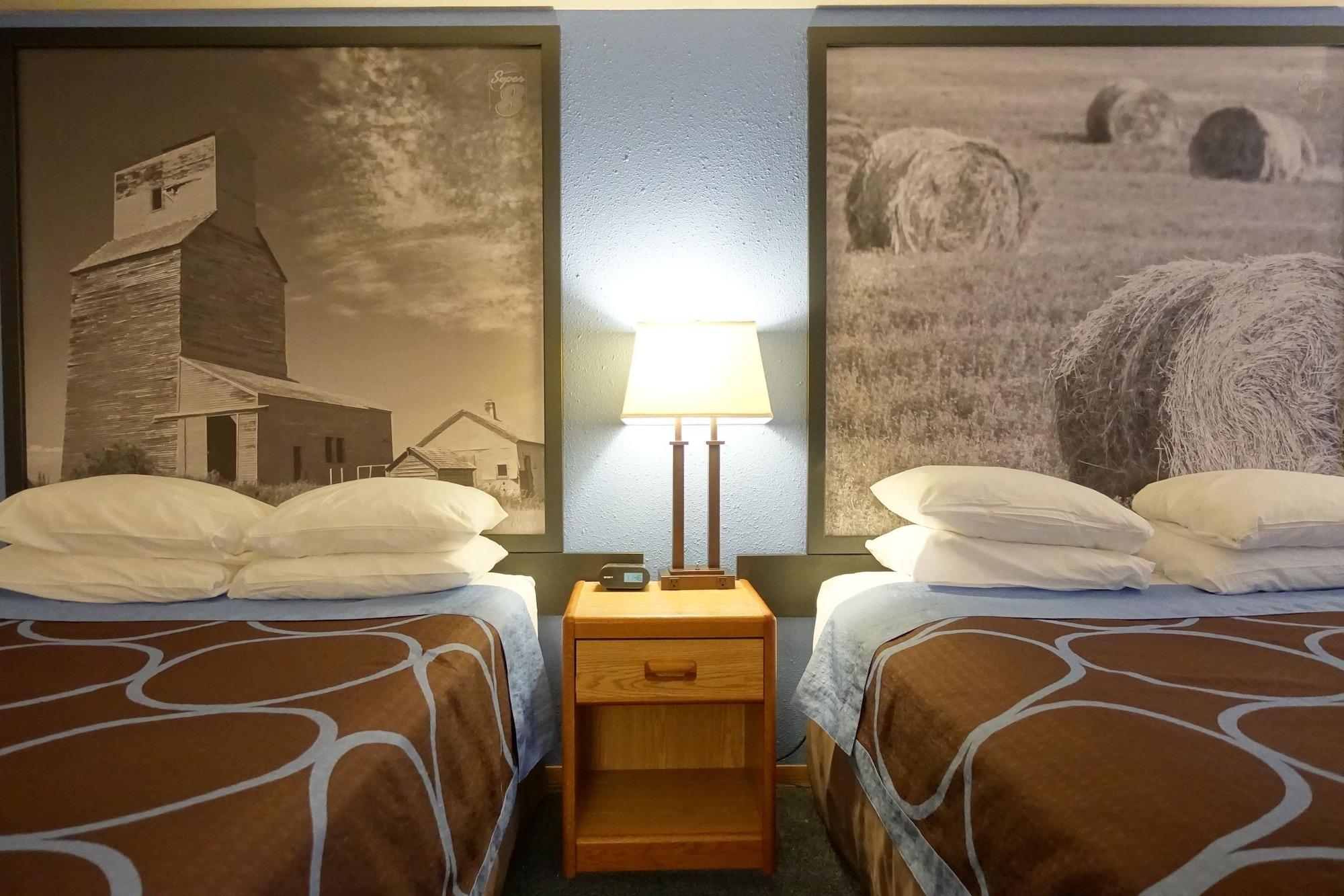 Hotel Super 8 By Wyndham Swift Current Exterior foto
