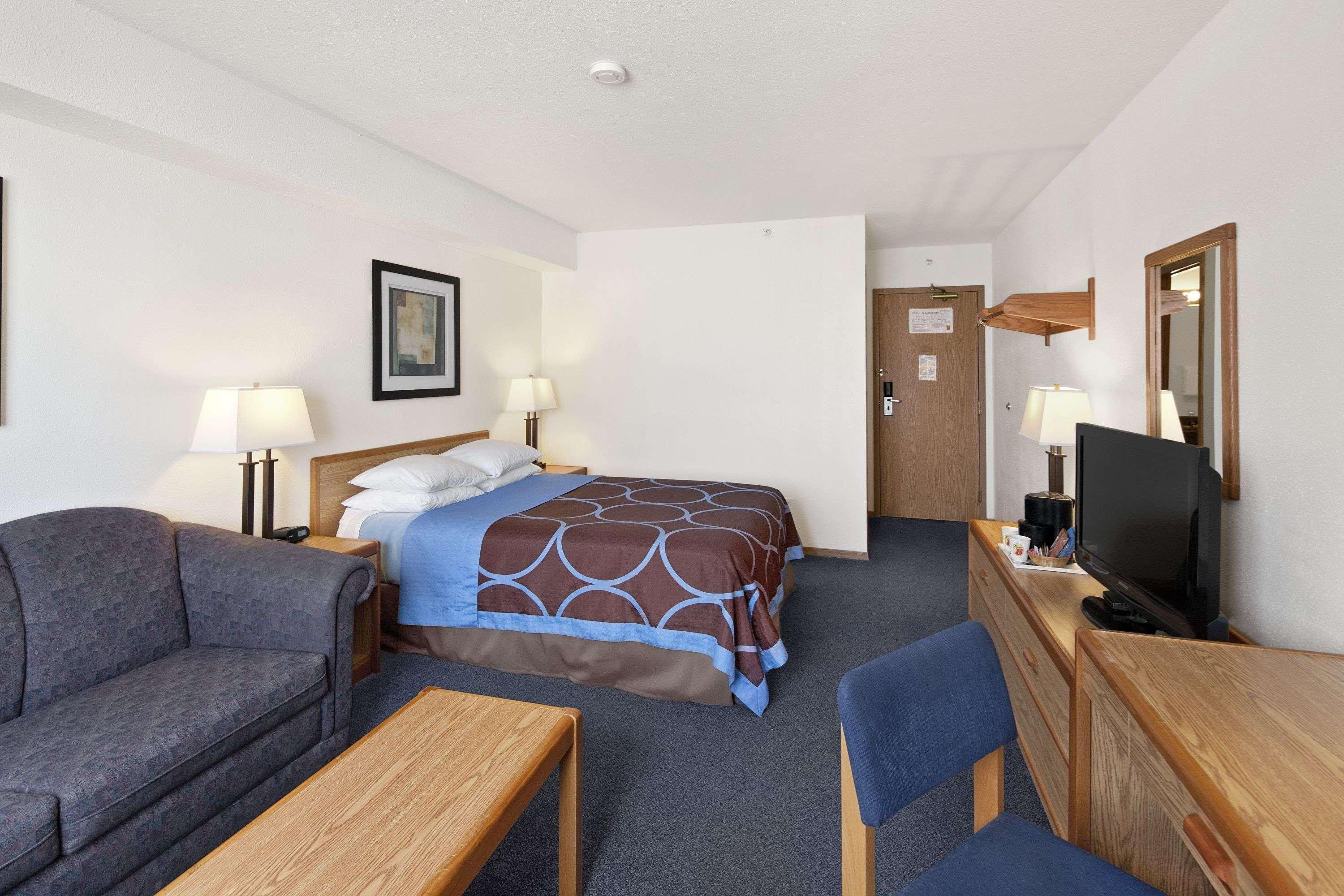 Hotel Super 8 By Wyndham Swift Current Exterior foto