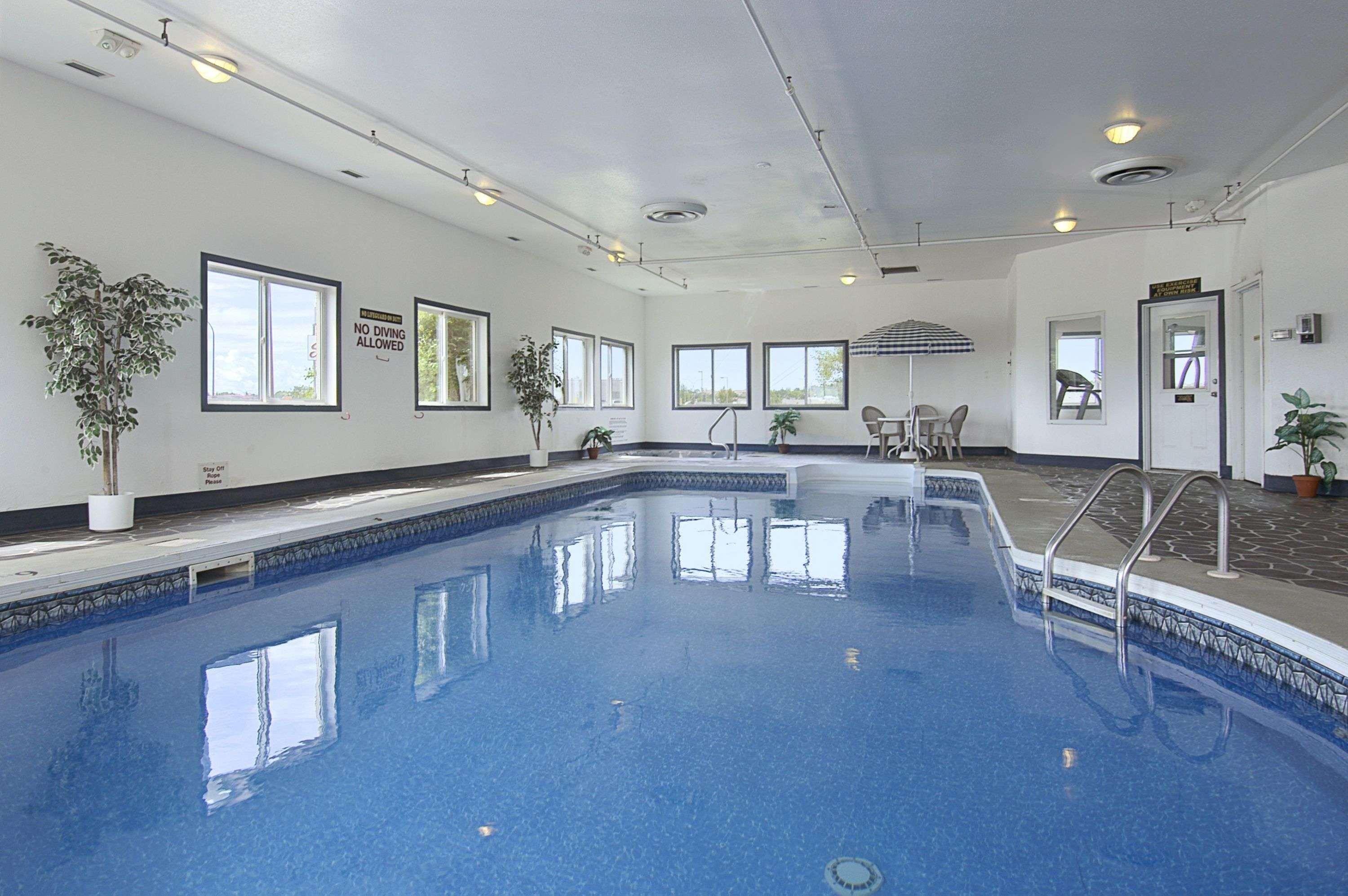 Hotel Super 8 By Wyndham Swift Current Einrichtungen foto