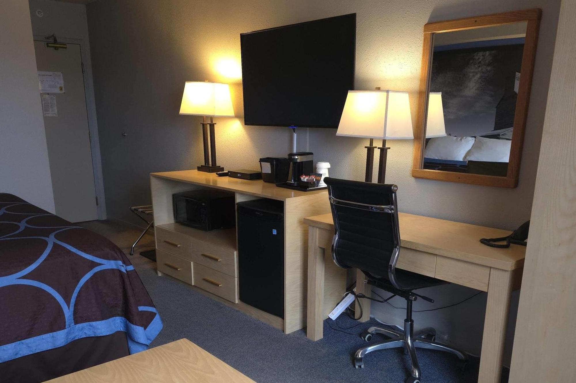 Hotel Super 8 By Wyndham Swift Current Exterior foto