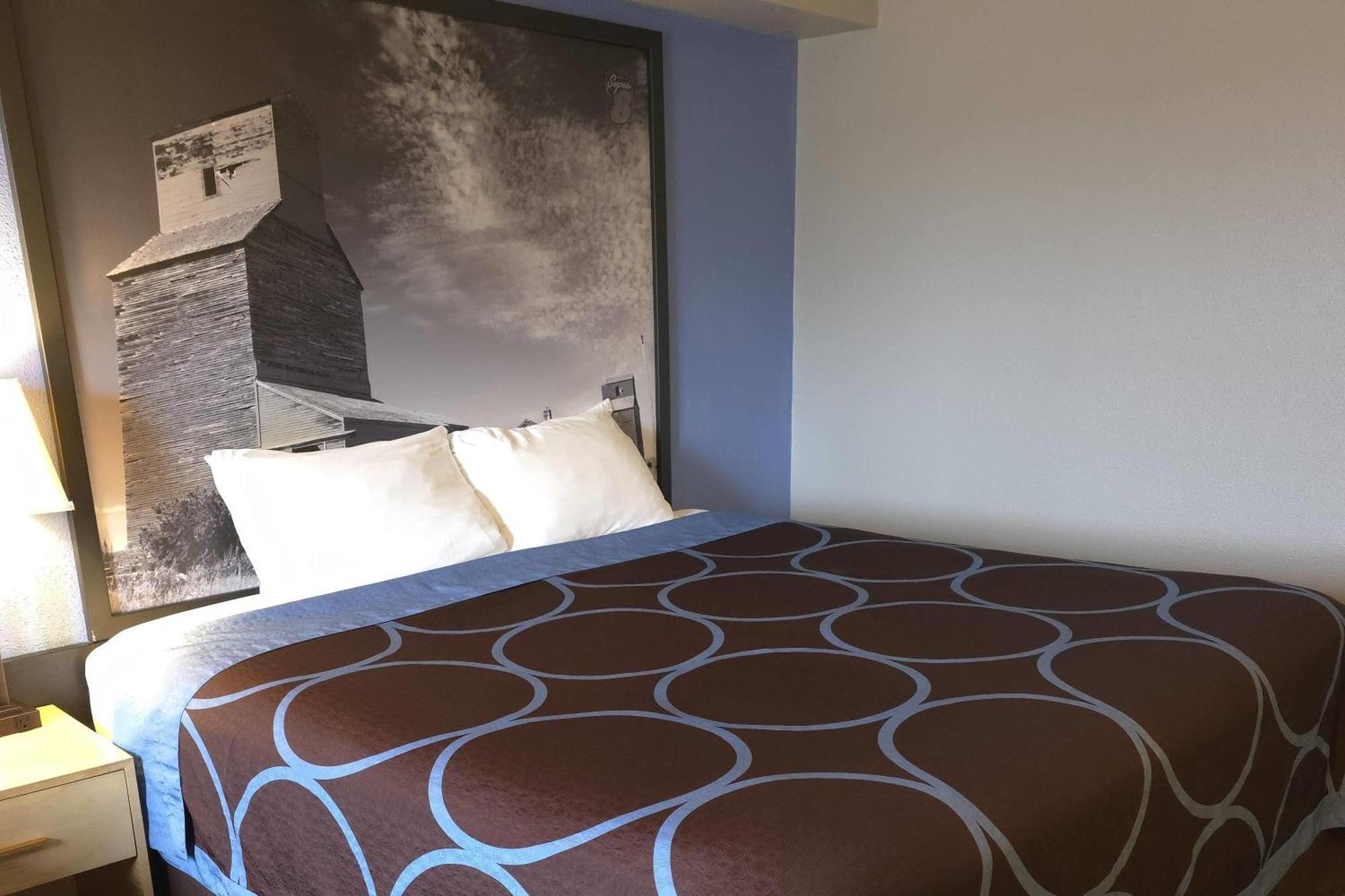 Hotel Super 8 By Wyndham Swift Current Exterior foto