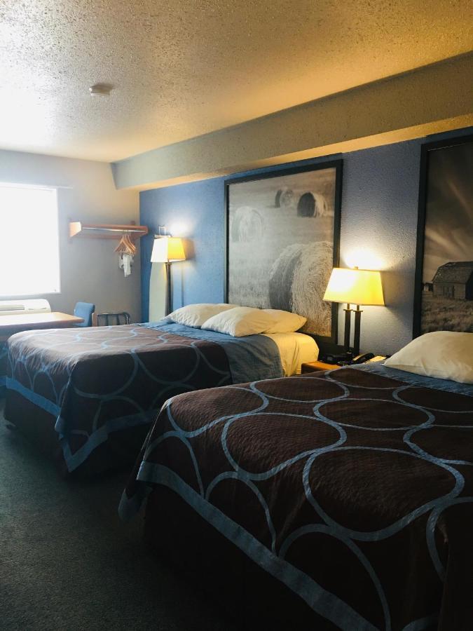 Hotel Super 8 By Wyndham Swift Current Exterior foto