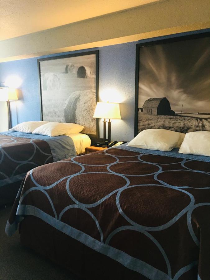 Hotel Super 8 By Wyndham Swift Current Exterior foto